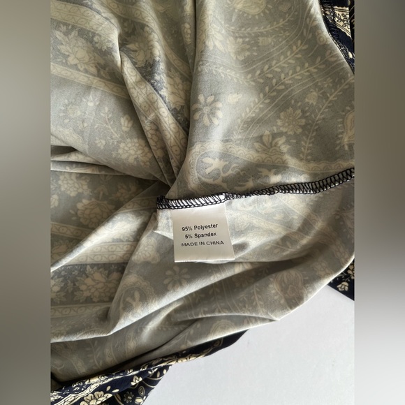 A.jesdani Women’s Top Blouse Plus 2XL Geometric 3/4 Roll Tab Sleeve V Neck - Picture 14 of 14